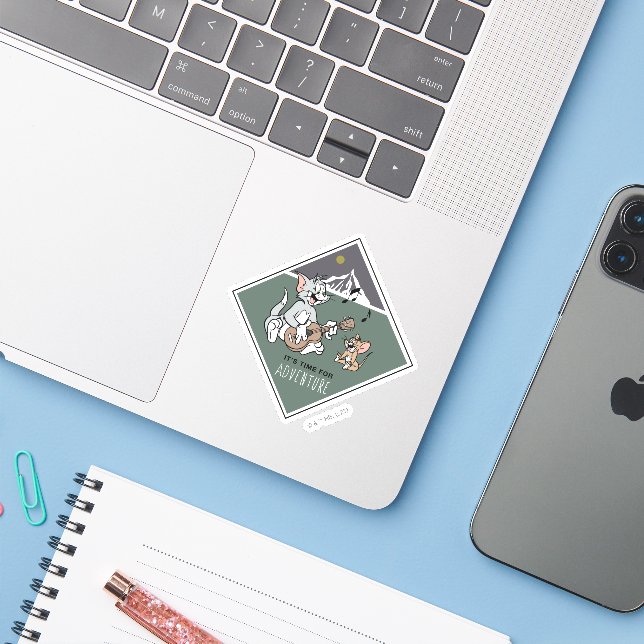 Sticker Tom & Jerry "Il est temps pour l'aventure" (Ordinateur portable avec iPhone)