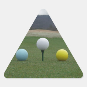 Sticker Triangulaire Ballons de golf aux couleurs vives sur une montagn