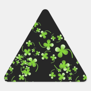 Sticker Triangulaire Joli motif Shamrock, vert sur accessoire noir