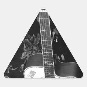 Sticker Triangulaire Magnifique Belle Guitare Africaine en Niveaux de g