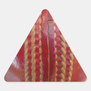 Sticker Triangulaire Point de couture cramoisie : Gros plan sur le cœur