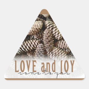 Sticker Triangulaire Rustic Holiday Love and Joy Pine Cone