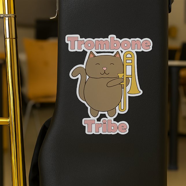 Sticker Tribu du Trombone Chat Brun Mignon Lettres Roses (A sticker of a brown cat holding a trombone and the words trombone tribe)
