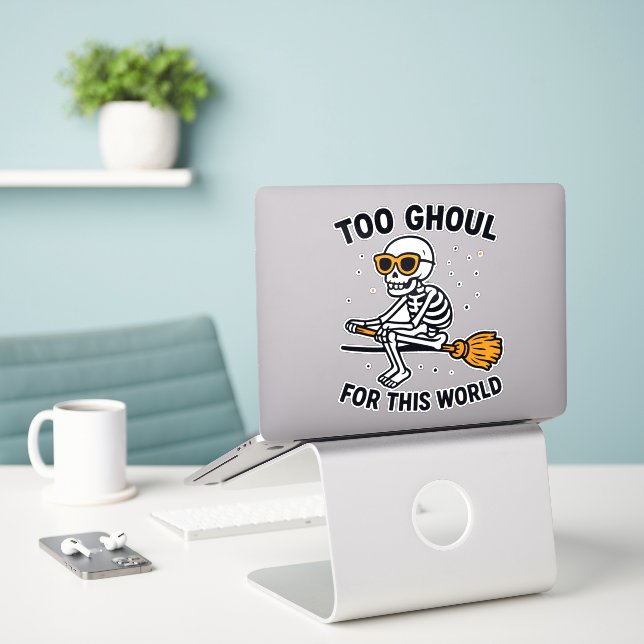 Sticker Trop Ghoul pour ce monde (Ordinateur portable sur le bureau)