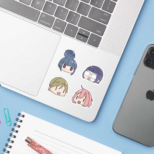 Sticker Yuru Camp Tous Les Caractères Chibi Sytle (Ordinateur portable avec iPhone)