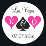 stickers de faveur de mariage Las Vegas avec monog<br><div class="desc">Les stickers de mariage à thème Las Vegas avec monogramme et date du mariage. Mignonne Roi et reine des coeurs design avec initiales personnalisées de mariée et mariée. Costumes de cartes de poker en noir et rose néon. Coeurs et pique. Amusement pour mariage, fiançailles, anniversaire, douche nuptiale, soirée bachelorette etc....</div>