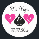 stickers de faveur de mariage Las Vegas avec monog<br><div class="desc">Les stickers de mariage à thème Las Vegas avec monogramme et date du mariage. Mignonne Roi et reine des coeurs design avec initiales personnalisées de mariée et mariée. Costumes de cartes de poker en noir et rose néon. Coeurs et pique. Amusement pour mariage, fiançailles, anniversaire, douche nuptiale, soirée bachelorette etc....</div>