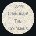 Stickers "Dreidels/Stars" de Chanukah/Hanoukka<br><div class="desc">Stickers "Dreidels and Stars" de Chanukah/Hanoukka Round. Argent et or "Dreidels and Stars" Amusez-vous en utilisant ces autocollants comme toppers de gâteau, étiquettes cadeaux, fermeture de sacs préférés, ou n'importe quel rocher vos festivités! Personnalisez en supprimant "Happy Chanukah The Goldmans" et en ajoutant vos propres mots, en utilisant votre style...</div>