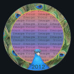 Stickers photo Mariage Peacock<br><div class="desc">Personnalisez ces jolis autocollants pour avoir comme faveurs de mariage à votre réception de mariage ou pour vous faire passer pour un souvenir de votre journée spéciale. Idéal pour des photos de votre événement à donner à chacun de vos invités en souvenir de votre journée spéciale. Personnalisez en ajoutant votre...</div>