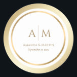 Stickers ronds Mariage or monogramme élégant<br><div class="desc">Des autocollants minimalistes,  mais élégants et monogrammés de mariage d'or avec cadre en or entourant tous les détails importants de l'événement. Ces autocollants ronds d'or peuvent être facilement personnalisés à un mariage,  50e anniversaire de mariage,  ou une fête d'anniversaire,  par exemple.</div>