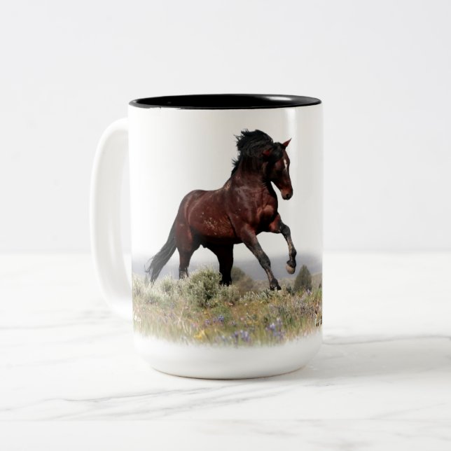 Strut d'étalon sauvage sur cette Mug de boisson (Devant gauche)