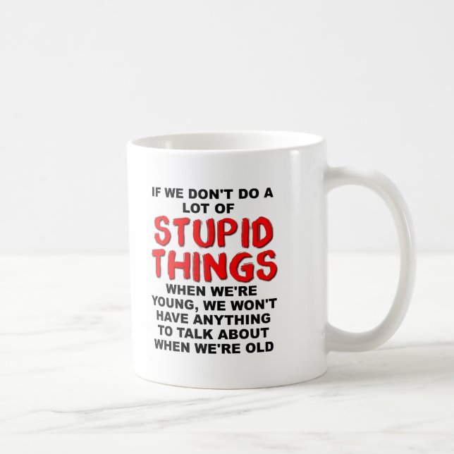 Stupide Jeunes Choses Drôle Mug (Droite)
