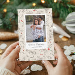 Style vintage Noël Carte photo de vacances<br><div class="desc">La carte de Noël de style vintage comprend votre photo préférée avec un mot script "Noël le plus joyeux" et une typographie moderne pour le nom de famille avec feuillage de Noël. Sur le dos de la carte a des points rouges décoratifs. Envoyez-moi un courriel à JMR._Designs@yahoo.com si vous avez...</div>