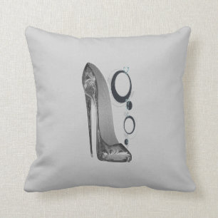 Stylet de gris noir et argenté et coussin de