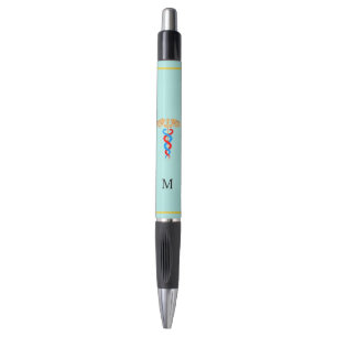 Stylo Caduceus & Monogramme sur Arrière - plan bleu clai