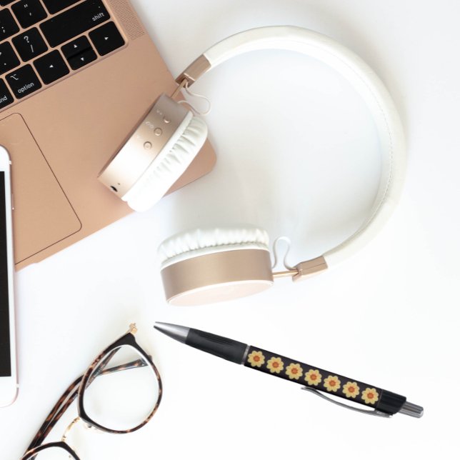 Stylo Dahlia Jaune sur le motif Floral Noir (In Situ)