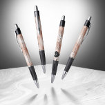 Stylo Elégante 30ème Mariage Pearl Anniversaire de céléb<br><div class="desc">Ce stylo élégant apporte une touche spéciale supplémentaire aux célébrations du 30e anniversaire du mariage perle ! Un élégant lettrage noir et blanc sur un arrière - plan rose perlé et incrusté de perles apporte une touche mémorable à cette occasion spéciale et à cette étape extraordinaire. Personnalisez avec les noms...</div>