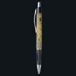 Stylo Gustav Klimt Le Baiser<br><div class="desc">The Kiss est le tableau le plus emblématique et le plus célèbre de Gustav Klimt. C'est un beau tableau doré d'un couple profondément amoureux partageant un moment romantique d'un baiser passionné. Obtenez vos idées cadeaux de haute qualité et des produits merveilleux avec ce merveilleux chef-d'oeuvre. Consultez notre boutique pour en...</div>