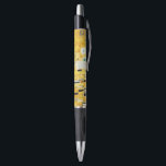 Stylo Gustav Klimt The Kiss Vintage<br><div class="desc">Gustav Klimt Le Kiss Vintage Art Nouveau Peinture Le Kiss (En allemand : Der Kuss) a été peint par le peintre symboliste autrichien Gustav Klimt entre 1907 et 1908, le point culminant de sa période d'or, lorsqu'il peignit un certain nombre d'oeuvres dans un style doré similaire. Le tableau est largement...</div>