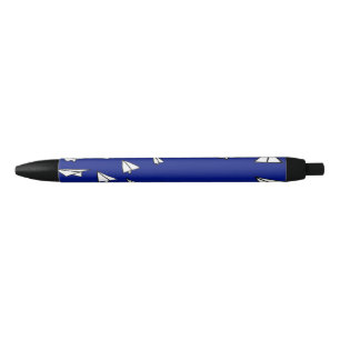 Stylo Noir Avions en papier blanc sur fond bleu