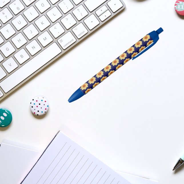 Stylo Noir Dahlia jaune sur le motif floral bleu (In Situ)