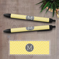 Motif chevron jaune et gris avec monogramme