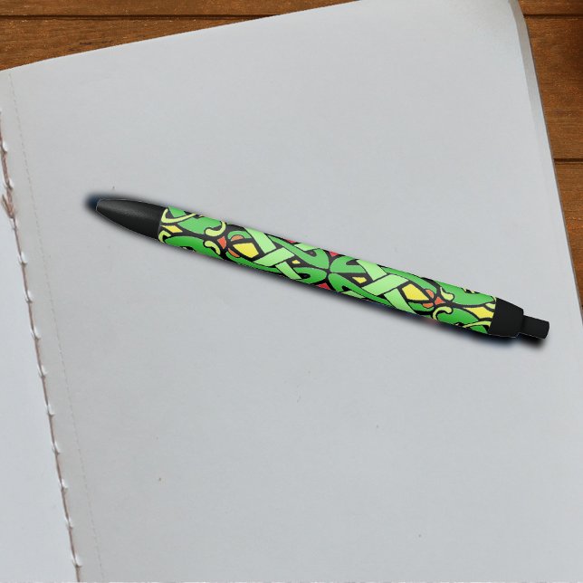 Stylo Noir Noeud celtique irlandais coloré (Abstract green, red black Celtic Irish knot design on writing pen.)