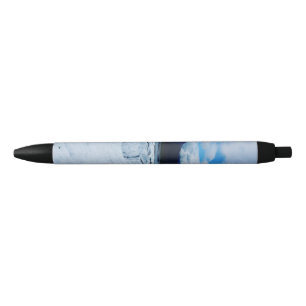 Stylo Noir Scène de glacier de montagne glacée avec ciel nuag