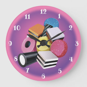 Sucrerie Allsorts. Grande horloge murale. Rose et