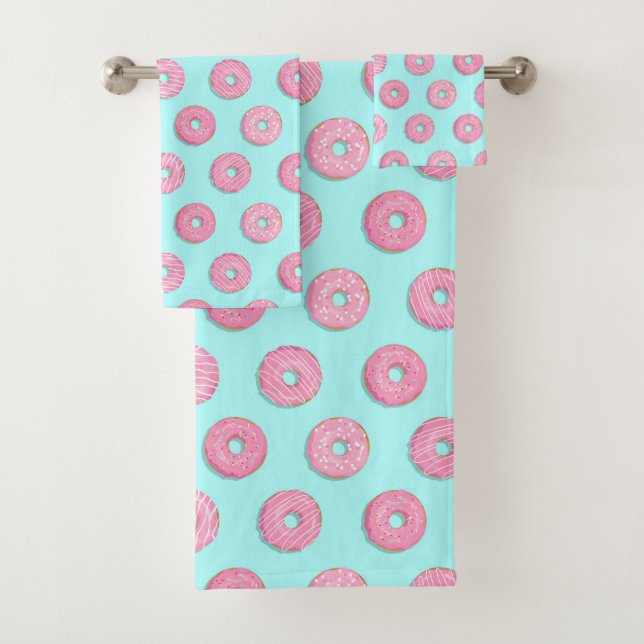 Sugar Sweet Pink Glazed Donuts (En situation)