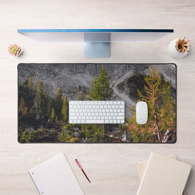 Superbe paysage d'automne sous les montagnes (Bureau 1)