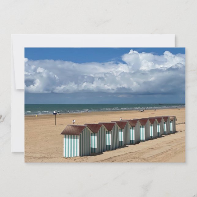 Sur la plage sous les nuages (Devant)