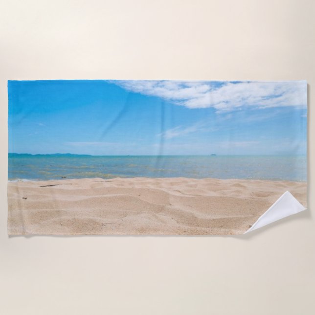 Sur la serviette de plage de sable (Devant)