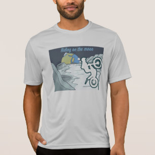 sur le t-shirt de la lune