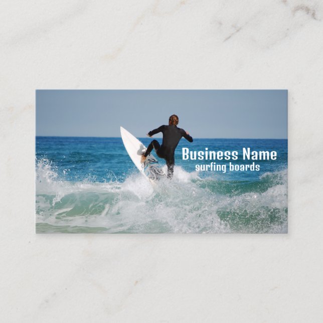 Surfer en mer. Carte de visite personnalisable (Devant)