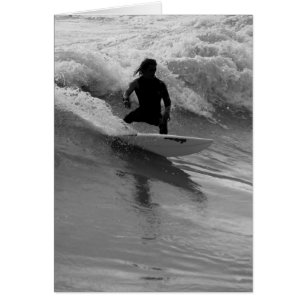 Surfer En Niveaux De Gris Des Vagues