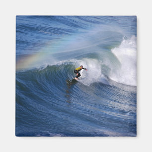 Surfer sous un aimant arc en ciel