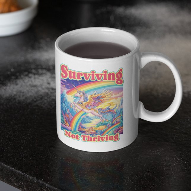 Surviving Not Thriving – Rainbow Unicorn Mug (Créateur téléchargé)