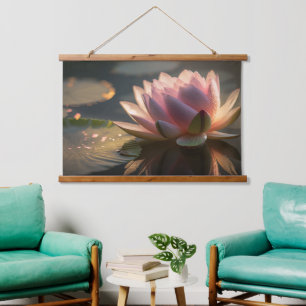 Suspendue Lotus rose dans la tapisserie légère du matin