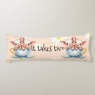 Coussin Il faut deux porcelets en tasse à thé