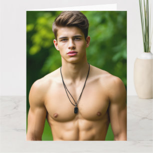 Svelte et concentré - Modèle masculin torse nu