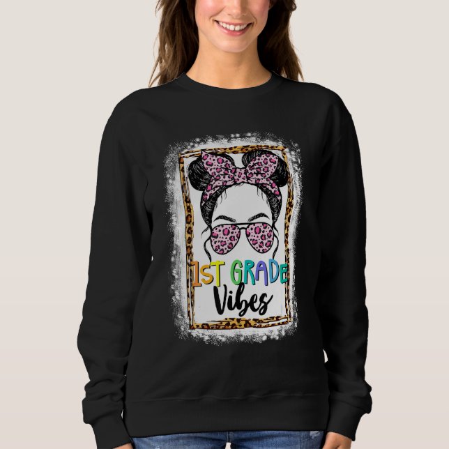Sweatshirt 1st Grade Vibes Messy Bun Girls Kids Leopard Back  (Devant)