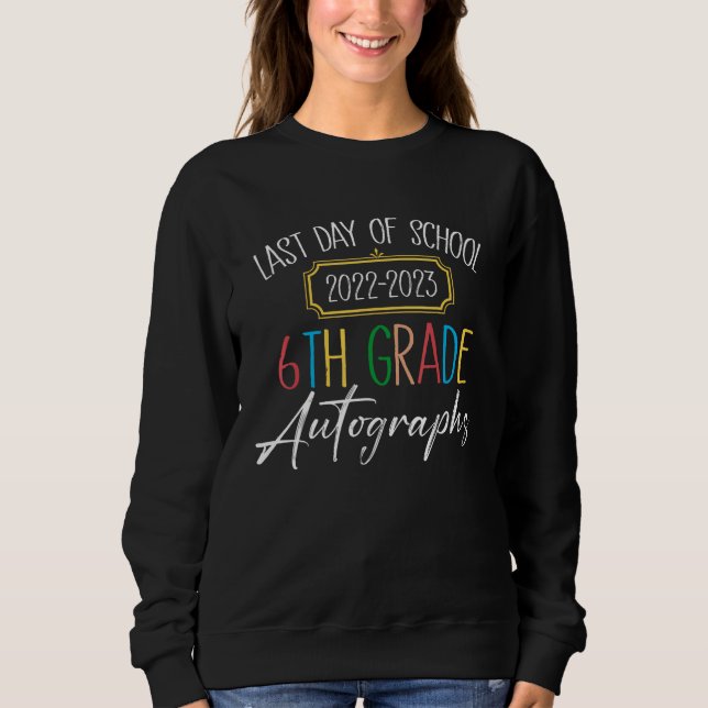 Sweatshirt 2022 2023 Last Day Of School Autographs 6th Grade  (Devant)