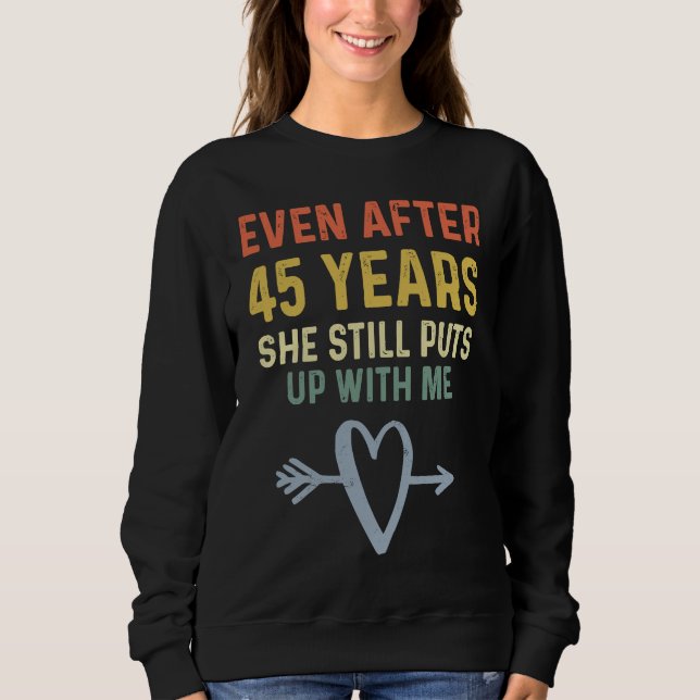 Sweatshirt 45th Anniversary  Couples She Still Puts Up With M (Devant)
