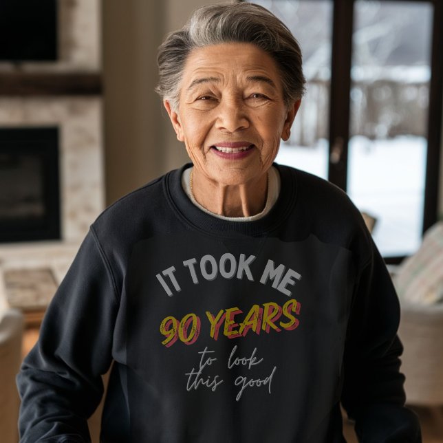 Sweatshirt 90 ans pour regarder ce bon 90e anniversaire quatr (Créateur téléchargé)