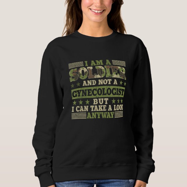 Sweatshirt A Soldier Not a Gynecologist But I Can Take a Look (Devant)