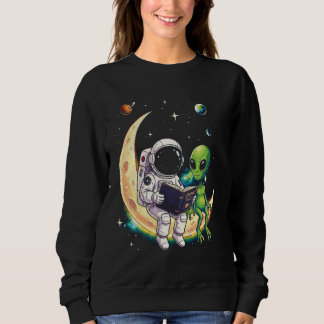 Sweatshirt Astronaut Reading Book to Alien Moon Space Astrono