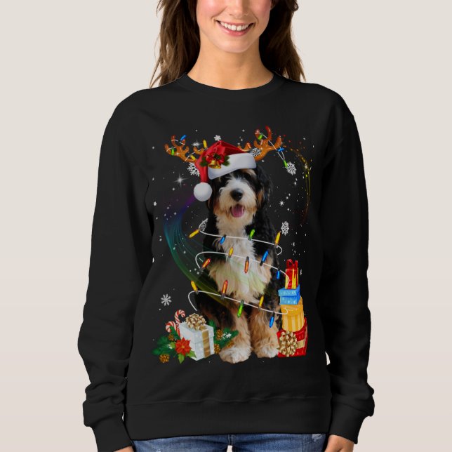 Sweatshirt Bernedoodle Reindeer Feux de Noël Drôle Chien Xm (Devant)