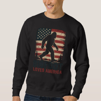 Sweatshirt Bigfoot Loves America, American Flag Sasquatch