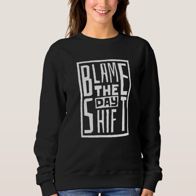 Sweatshirt Blame The Day Shift Night Shift Worker and Night S (Devant)